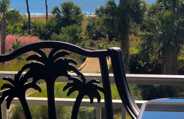 Panoramic paradise ocean beach front/steps to beach/heated pool condo!