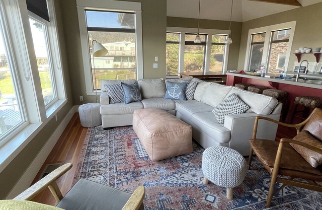 Panoramic Pacific Ocean views for both summer sunsets & winter storm watching!