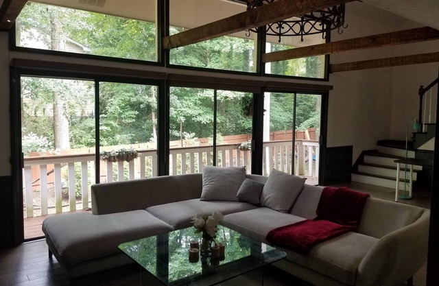 panoramic views, large hot tub/jacuzzi, cozy
