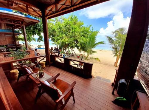 Pantai Naama Bungalow