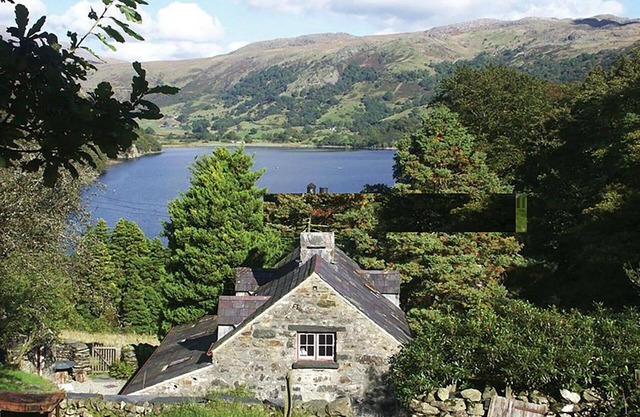 PANTLLENI, pet friendly, character holiday cottage in Nant Gwynant
