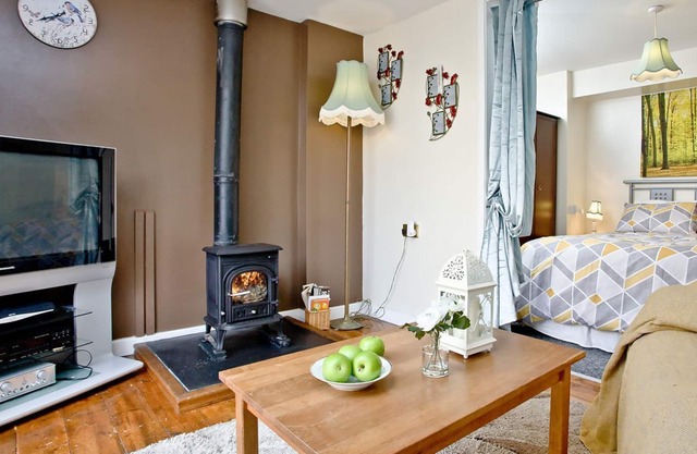Par Sands Studio is a beautiful detached studio apartment located in the heart of Par and only momen