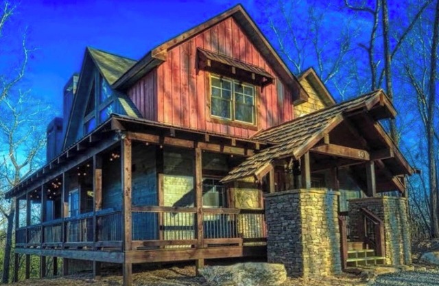 Parade of Homes Cabin w/hot tub, outdoor fireplace, community riverfront!
