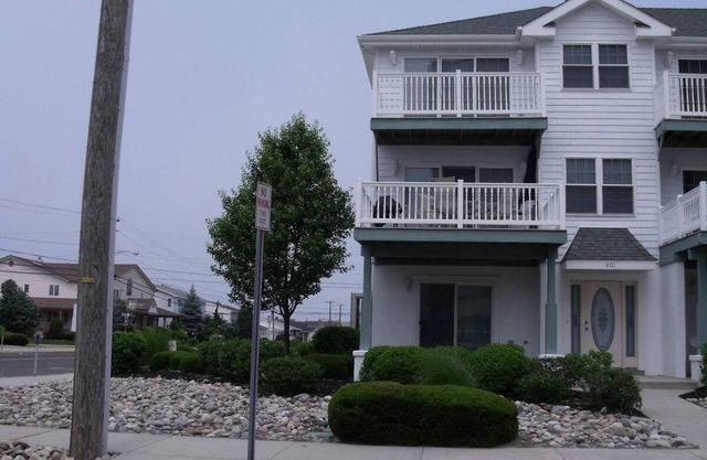 Paradise by the OceannSteps to best beach.Ocean Front pool. Private garage.