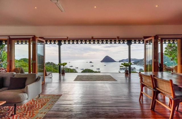PARADISE GARAGE KOMODO