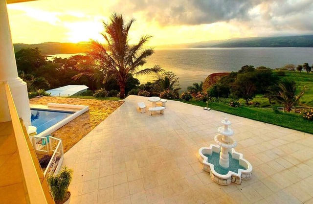 Paradise Island Eventlocation 8-Bed whirlpools & Pool