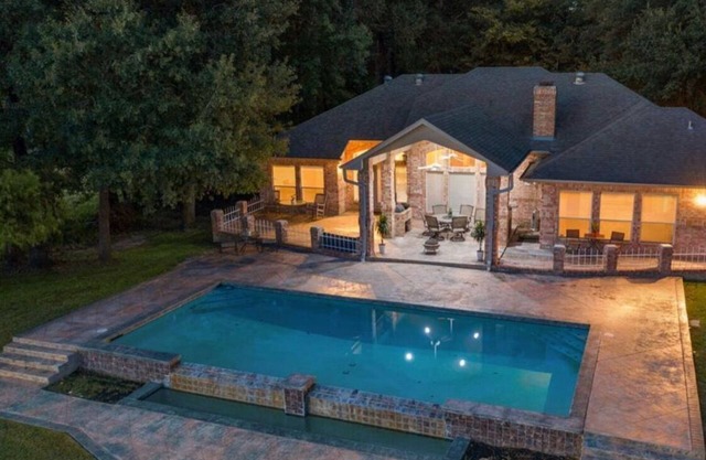 Paradise Point - Lake Front Villa w/Infinity Pool!