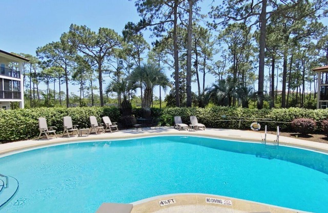 "Paradise Retreat" | Onsite Pool | Less than 10-Minutes to the Beach | Seagrove Beach