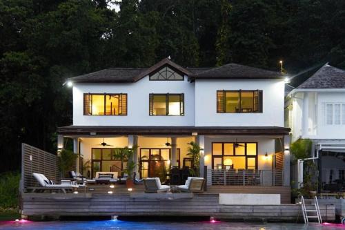 Paradise Seaside Villa Exotic Elegance, Private Pool Panoramic Ocean Views