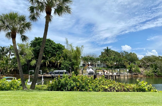 Paradise Waterfront! Feel at home away from home!