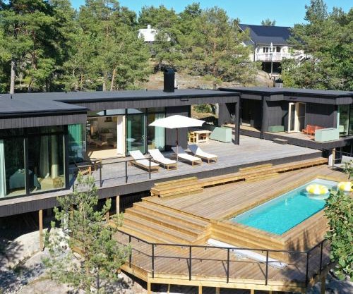 Paradise With Pool Near Nature's Beautiful Views