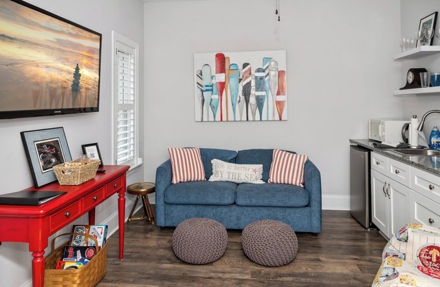 Paradox Place-Cozy Apartment on Oak Island