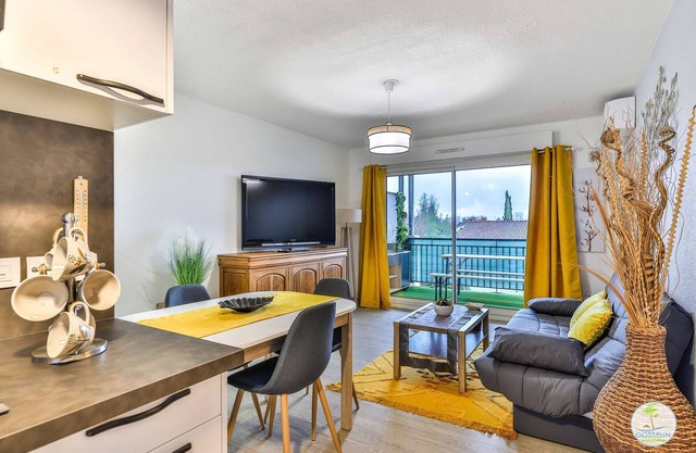Parenti en Born Comfortable apartment with balcony in town centre