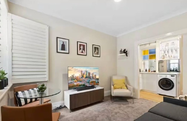 Paris-End Potts Point Stay