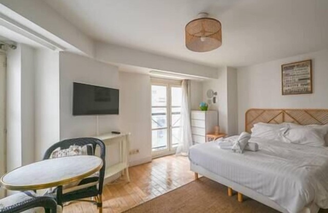 Paris, Opéra 1. Comme Chez soi