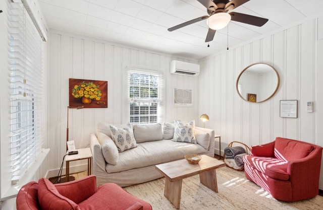 Park Circle Cottage, walk to shopping & dining, peaceful & quiet, fire pit