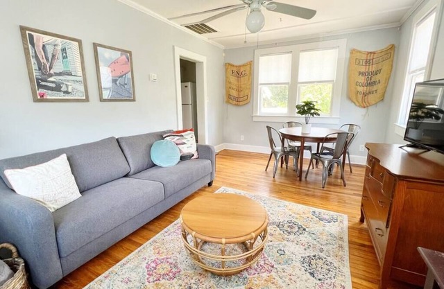 Park Circle Guest Pad with Putting Green and Pool Table