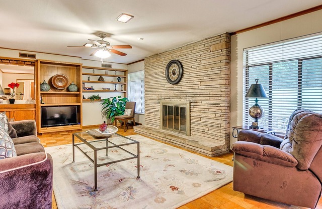 Park Manor- mins to all OKC has to offer!