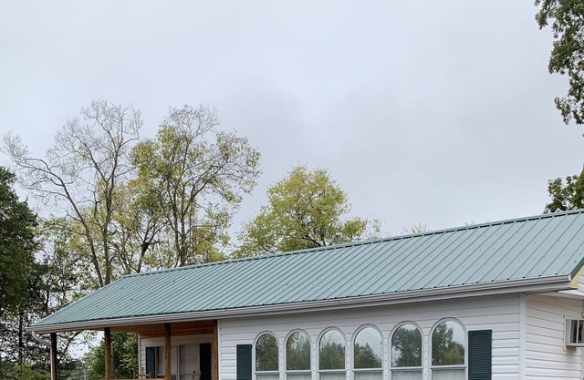 Park Model Full Kitchen /Full Living Room/ Full Size Bed /Small dog allowed