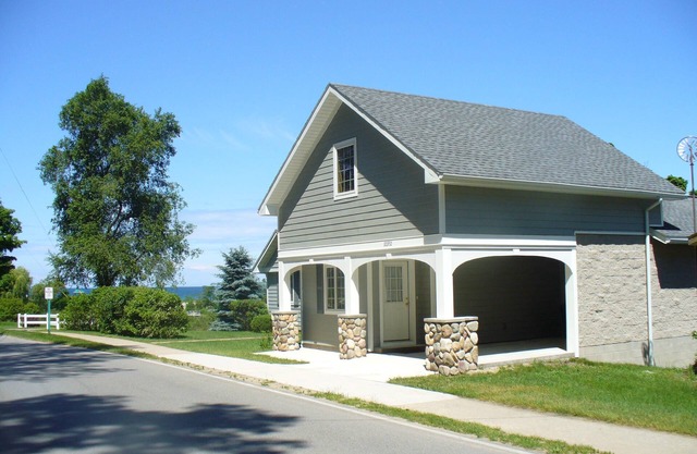 Park Place Guest House 600 feet from Lake Michigan Beach