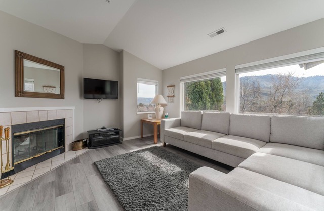 Park Pointe B301 - Community Pool/Hot tub