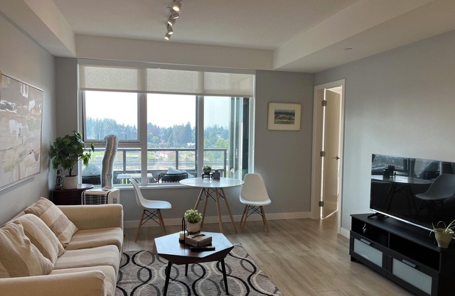 Park suite Surrey city central/skytrain 1B1BR