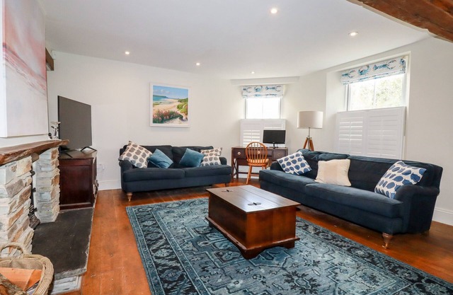 PARK VIEW, pet friendly, with open fire in St Teath