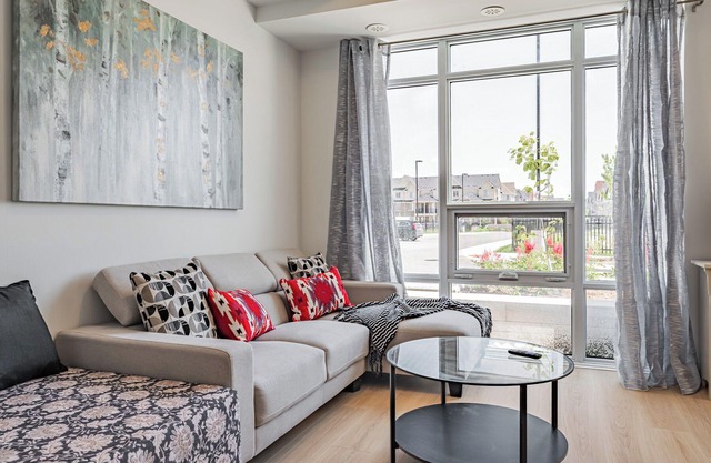 Parking! 4BR Town, Costco, Durham College, Oshawa