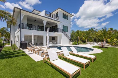 Parking Pool Dock - Starboard House