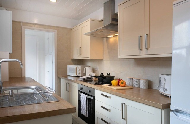 * Parking * Sleeps 5 *Fast Wi-Fi