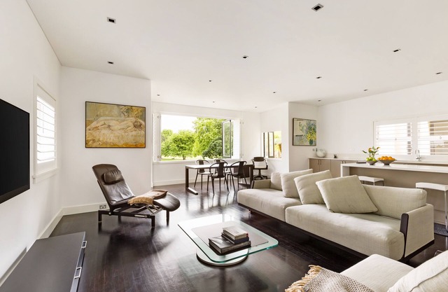 PARKSIDE PERFECTION- LUXURY EXEC STYLE RESIDENCE