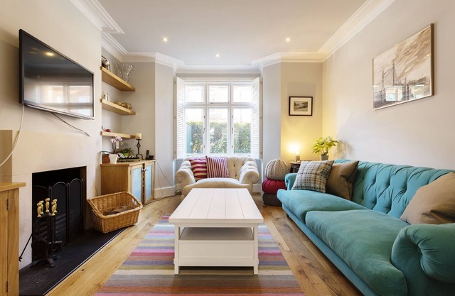 Parliament Hill Townhouse, by Veeve