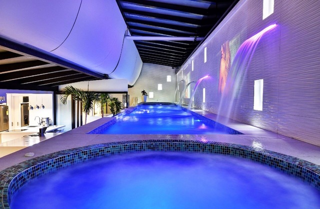 Parque Lleras Luxury 6 to 8br apartment with private pool and 2 jacuzzis