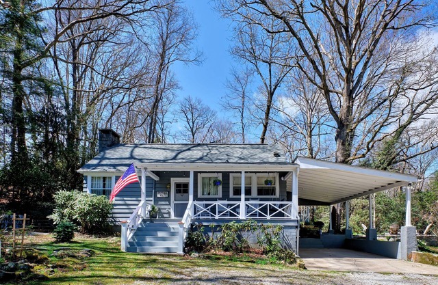 Parrish Hill - Walk to Main Street Cottage w/Firepit