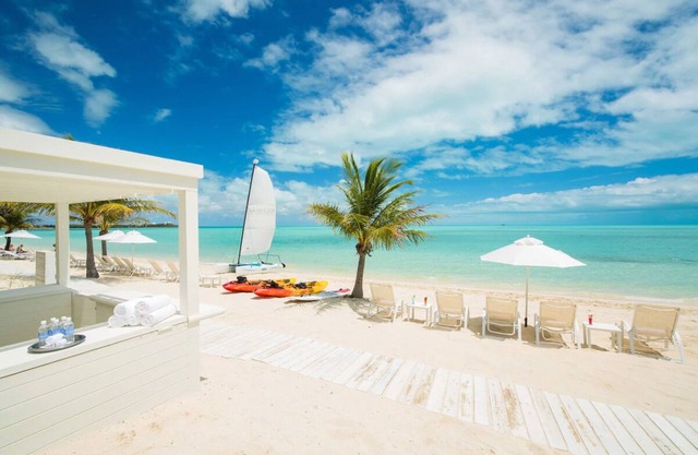 Partial Ocean View in Junior Suite, Scenic Beachfront, Near Downtown