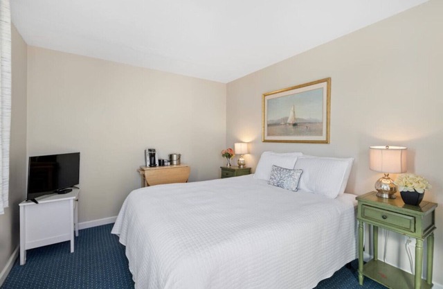 Partial Ocean View Studio w/Private Deck (308)