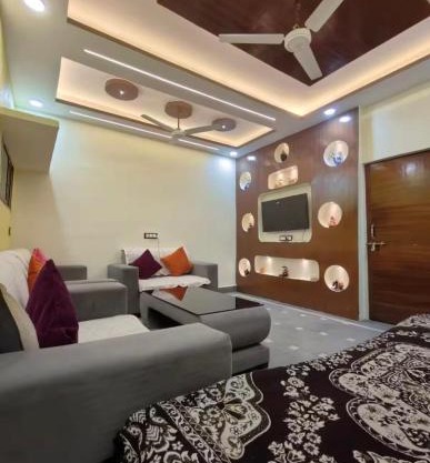 Parvati Hotel and Stay