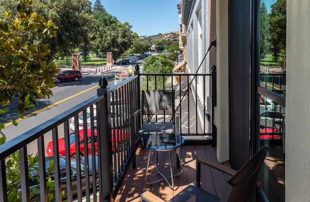 Paso Park Suite 204-Balcony Overlooking Town Square in Downtown Paso Robles!