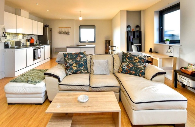 Pass the Keys | 2 Bedroom Waterside Apartment