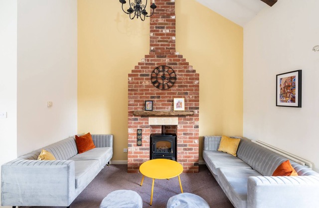 Pass the Keys | 20 Hazelnut Grove · Spacious Contemporary 2-Bed House in York