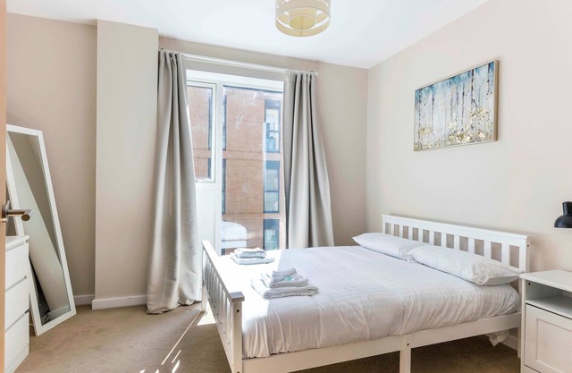 Pass the Keys | 2BR Modern Apartment with Free Parking