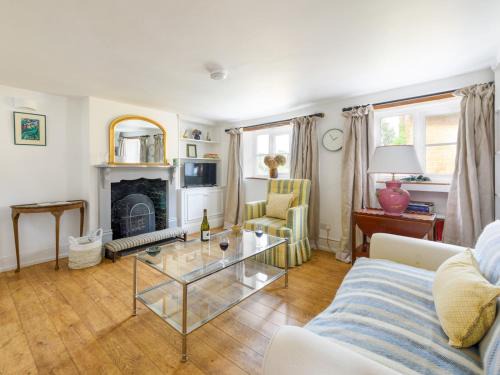 Pass the Keys Charming 16th Century Cottage in Central Bloxham