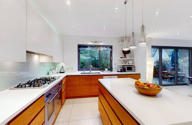 Pass the Keys | Charming house in Golders Green
