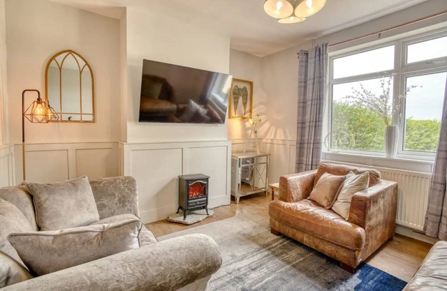 Pass the Keys | Cosy Countryside Hideout
