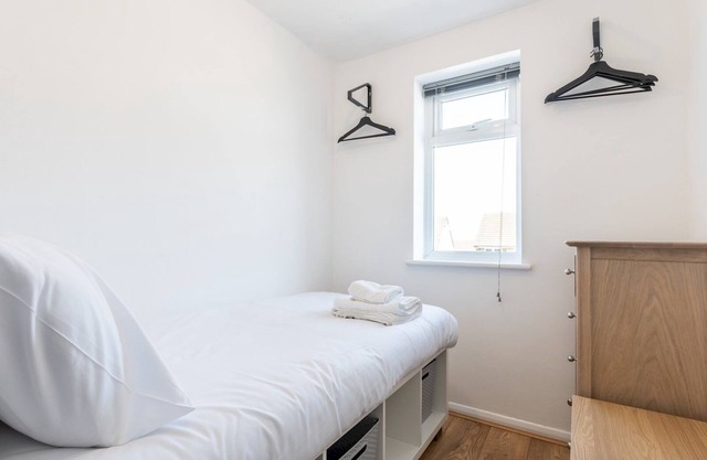 Pass the Keys | Comfortable 4 Bedroom home In Chelmsford | Parking
