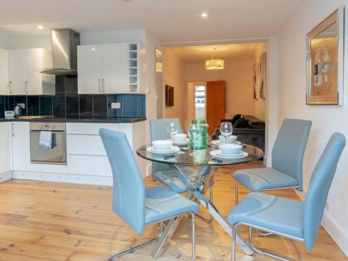 Pass the Keys Cosy flat in Leigh