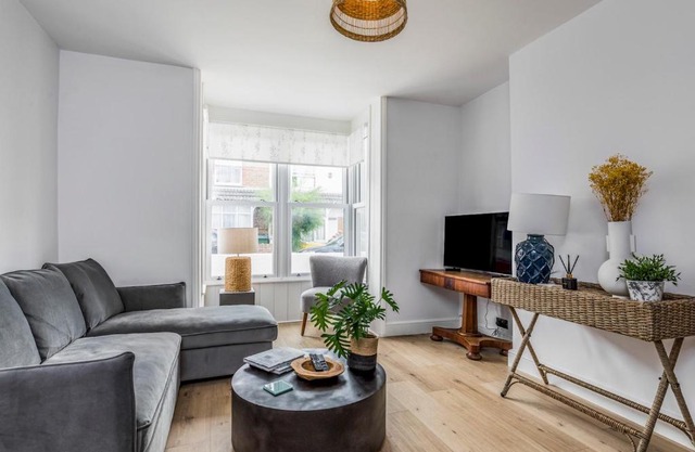 Pass the Keys Delightful 2 Bed House a Stones Throw From Beach