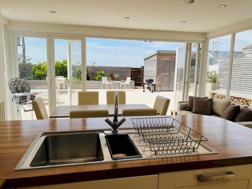 Pass the Keys Fabulous Beach Front Holiday Location