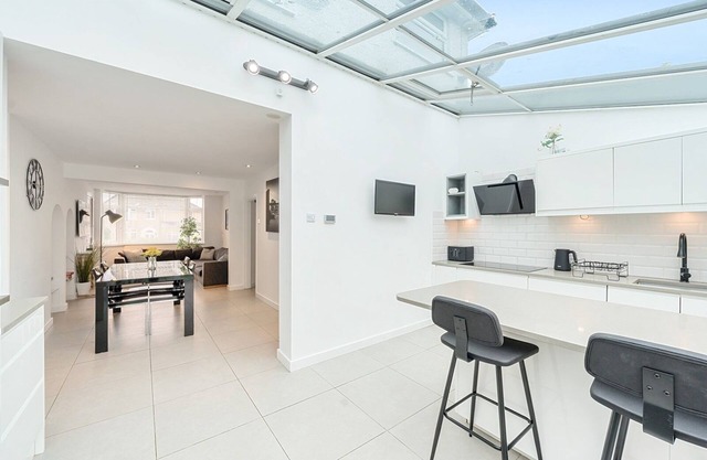 Pass the Keys | Modern 4 Bed inc. Garden Room & Parking - Oxford