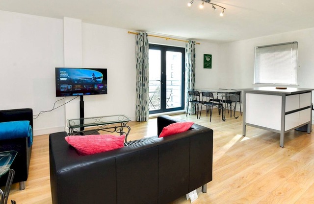 Pass the Keys | Perfectly Located 2 Bed Flat